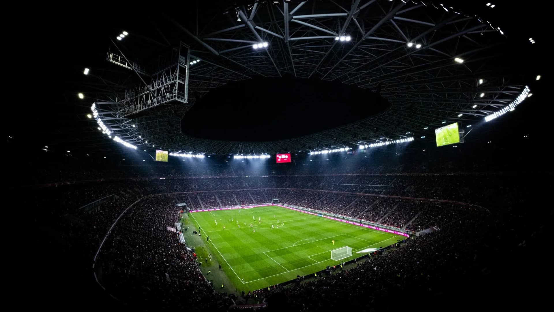 Stade illuminé la nuit — Finale de la Ligue des Champions 2026 PSG Arsenal