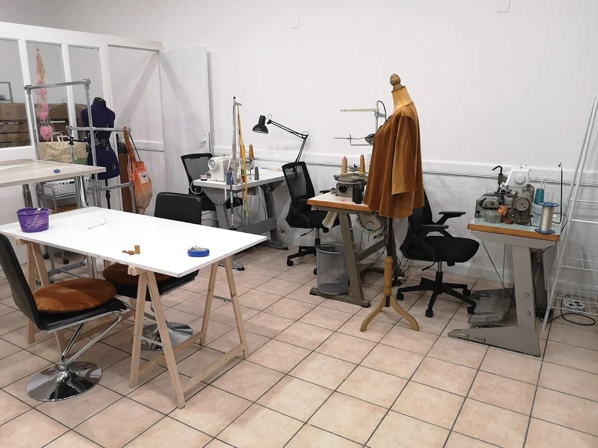 Atelier de couture COUDS-CI FIL-ÇA — Agde — Cap d'Agde Méditerranée