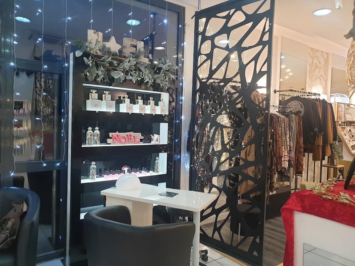 Le 27 Bis Coiffure — Agde — Cap d'Agde Méditerranée