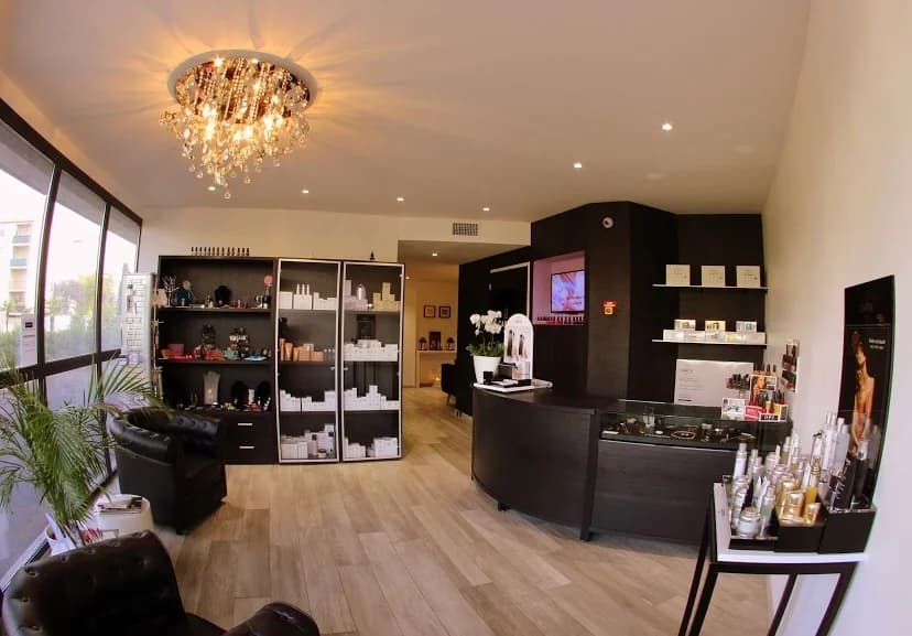 MARION BEAUTÉ experte en Microblading Sourcils naturels — Agde — Cap d'Agde Méditerranée