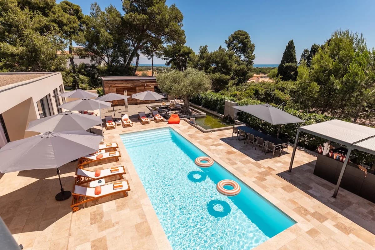 Villa Monarque :Chambres d'hôtes, de luxe, avec piscine, au cap d'Agde, proche du village naturiste, Hérault, Occitanie — Cap