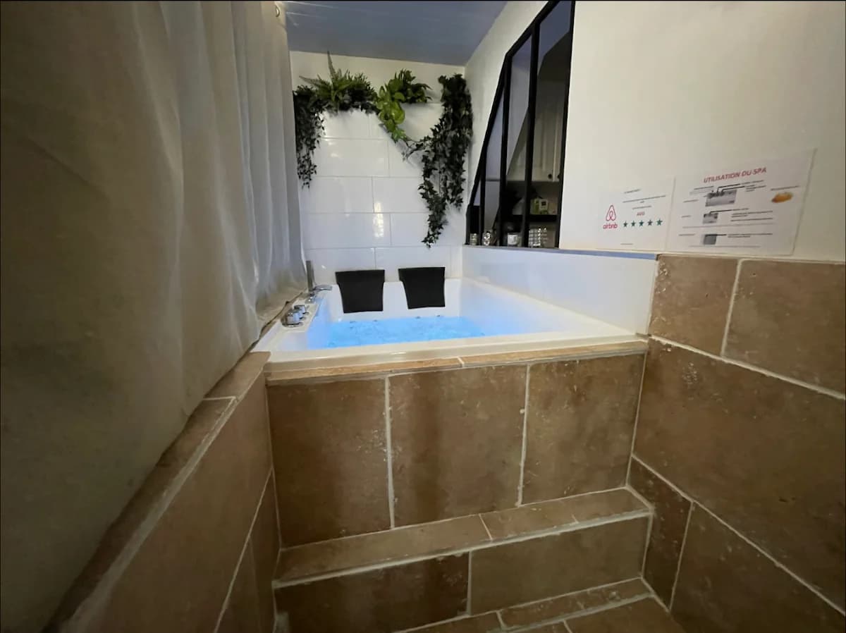 Un Jacuzzi dans ce Magnifique Loft Atelier - Cap d'Agde — Agde — Cap d'Agde Méditerranée
