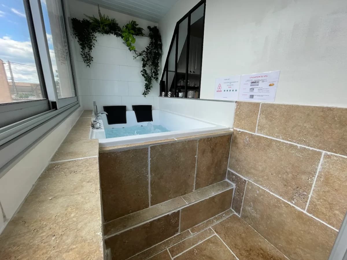 Un Jacuzzi dans ce Magnifique Loft Atelier - Cap d'Agde — Agde — Cap d'Agde Méditerranée