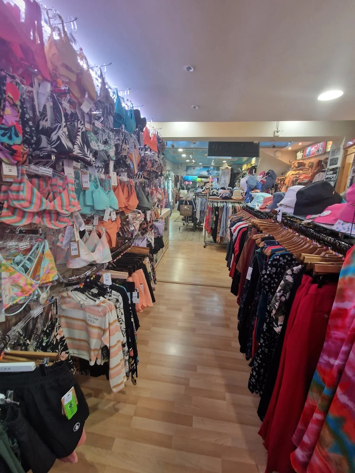 Surf Évolution - magasin vêtements - AGDE — Agde — Cap d'Agde Méditerranée