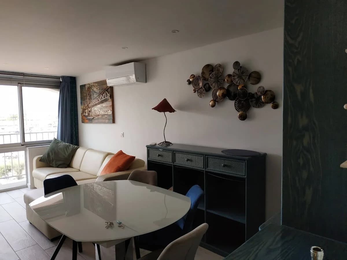 à vendre Cap d'Agde super appart 4 pers climatisé vue imprenable sur le port :300 m de la plage 50 m tous commerces — Le Cap 