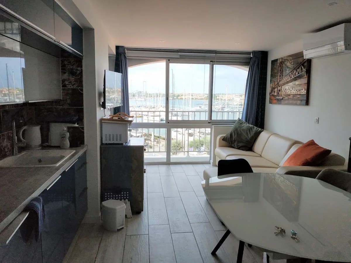à vendre Cap d'Agde super appart 4 pers climatisé vue imprenable sur le port :300 m de la plage 50 m tous commerces — Le Cap 