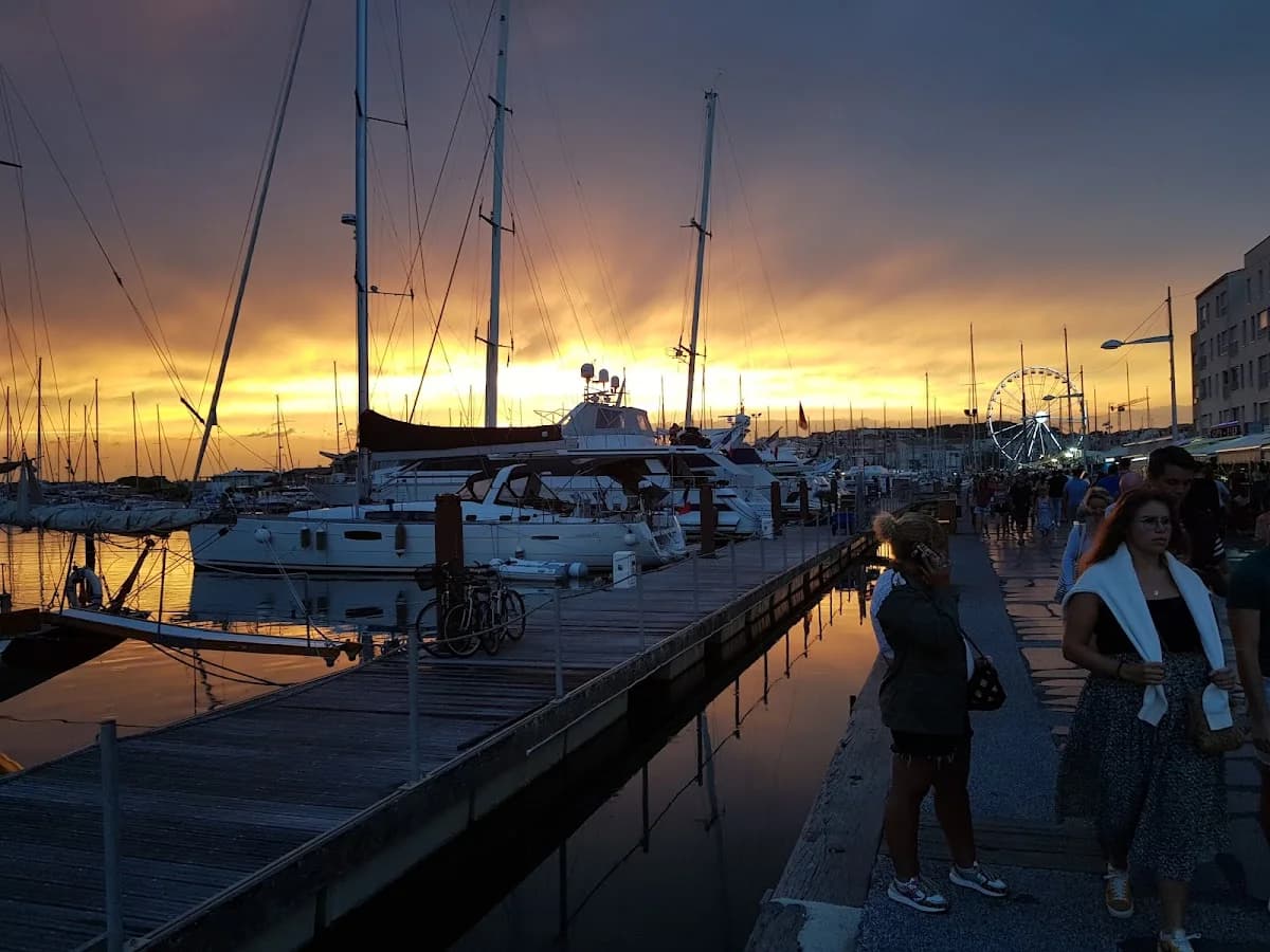 Aux petits besoins — Agde — Cap d'Agde Méditerranée