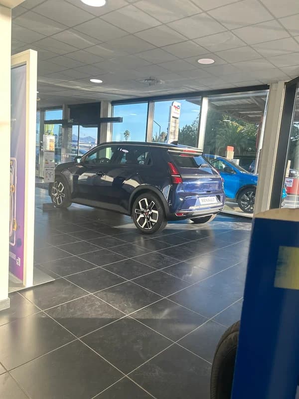 RENAULT AGDE - GROUPE PEYROT — Agde — Cap d'Agde Méditerranée