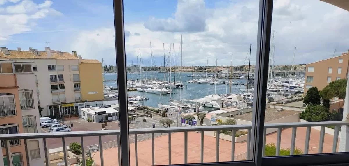 à vendre Cap d'Agde super appart 4 pers climatisé vue imprenable sur le port :300 m de la plage 50 m tous commerces — Le Cap d'Agde — Cap d'Agde Méditerranée