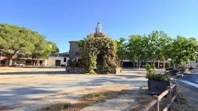 Notre-Dame et terrain de pétanque