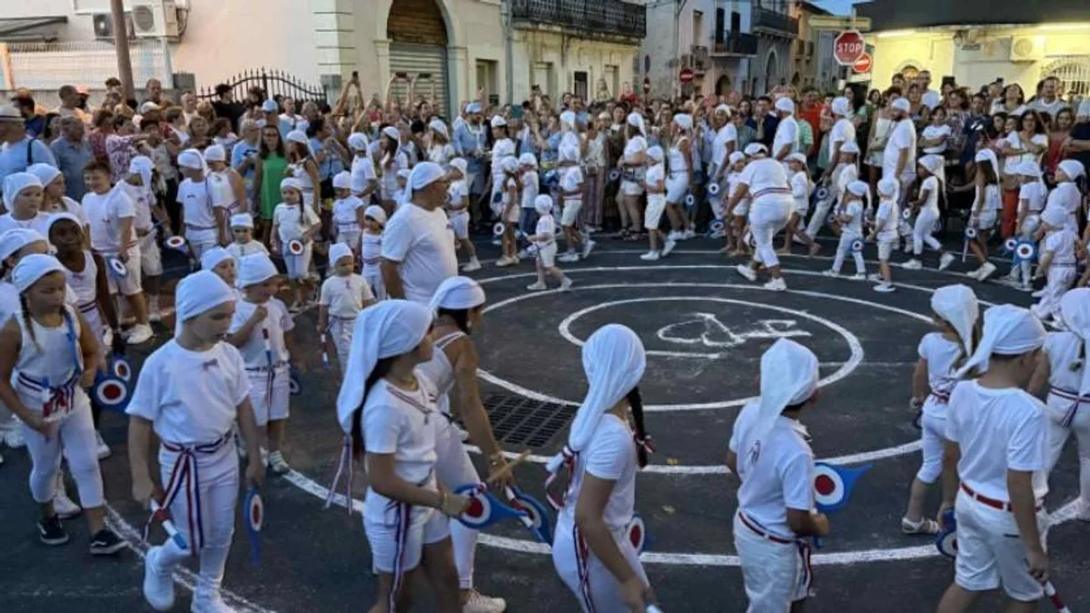 Bessan - Avec la danse du soufflet, moment fédérateur autour d'une tradition bien ancrée #bessan