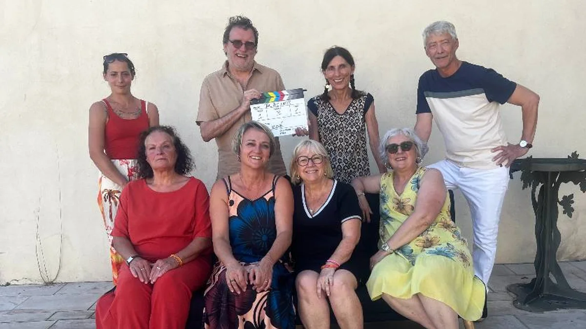 Vias - La troupe de Libre Je, présente sa pièce : Clap de famille #vias