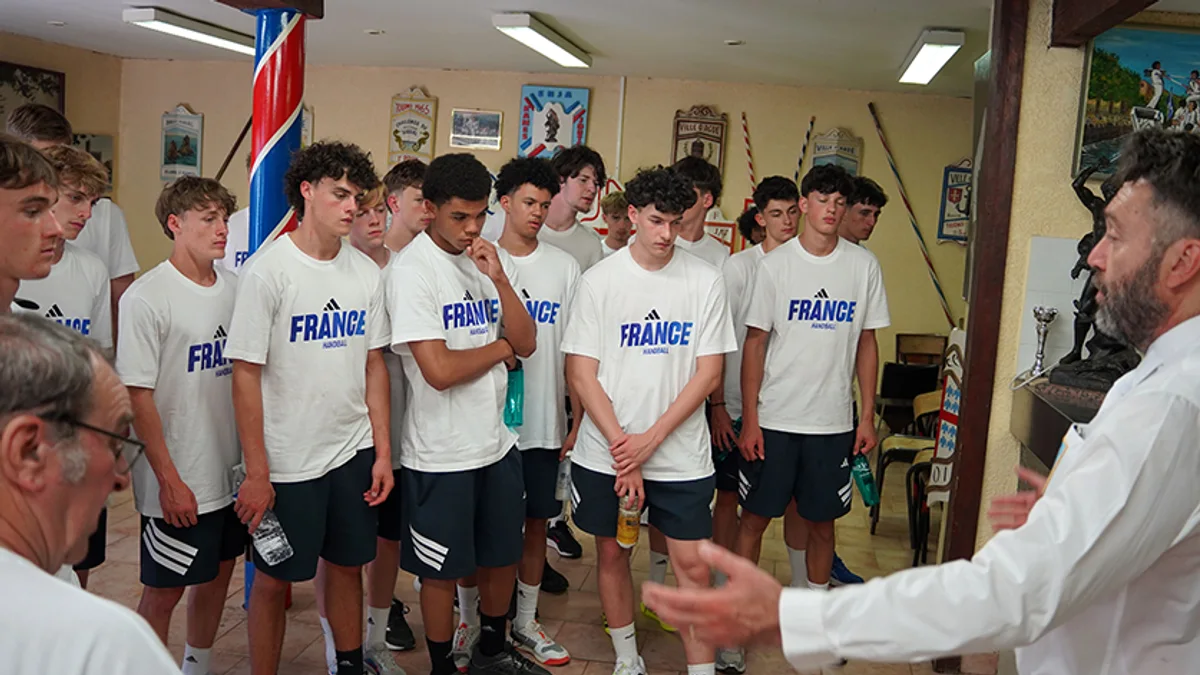 Agde - Entre joutes et handball, l'équipe de France U17 découvre les traditions agathoises #agde