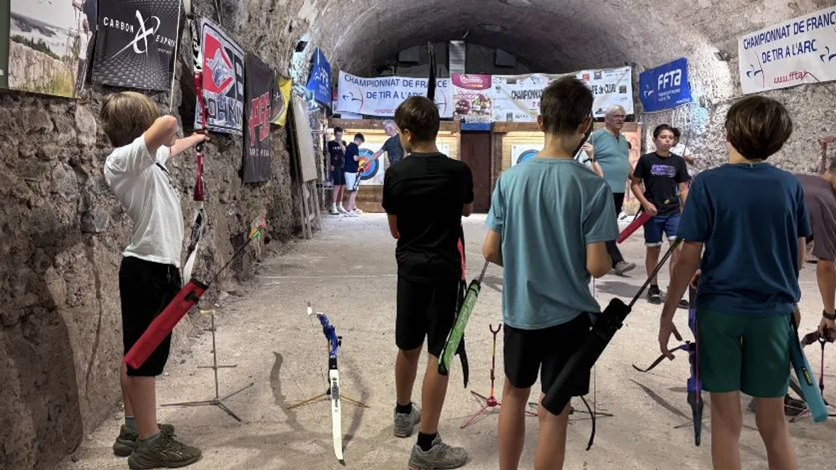 Agde - Les Archers Agathois initient les collégiens de Notre-Dame au tir à l'arc #agde