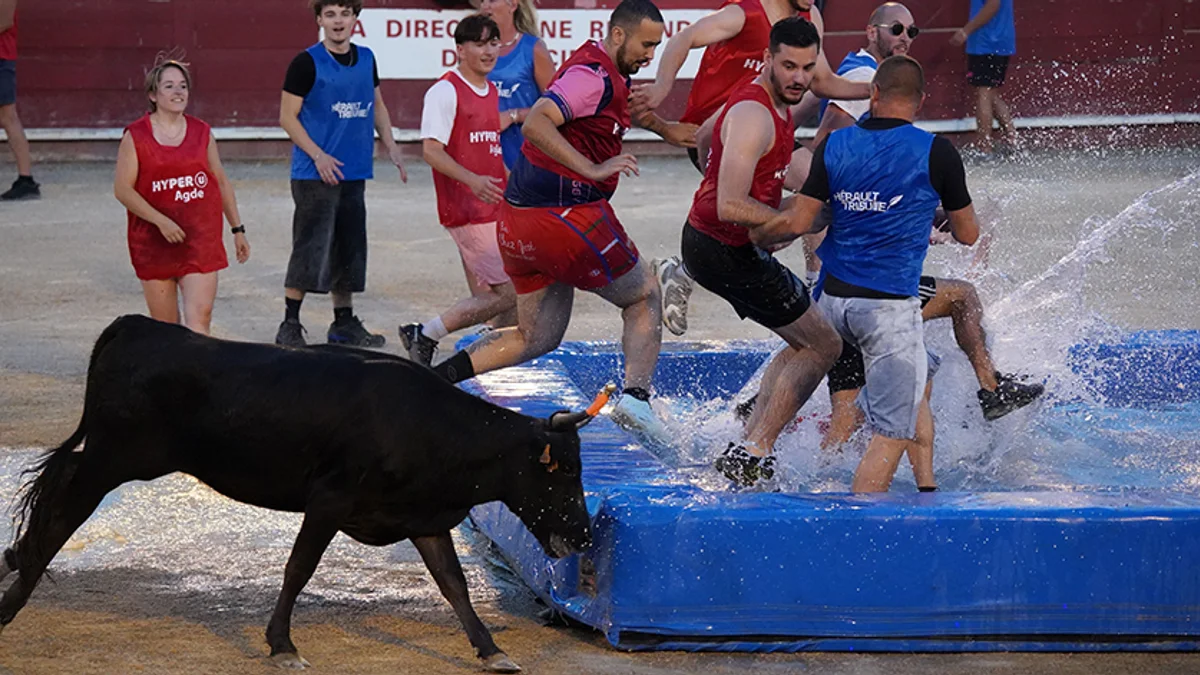 Cap d'Agde - Le premier Toro Piscine Mousse de la saison lance les festivités estivales #capdagde