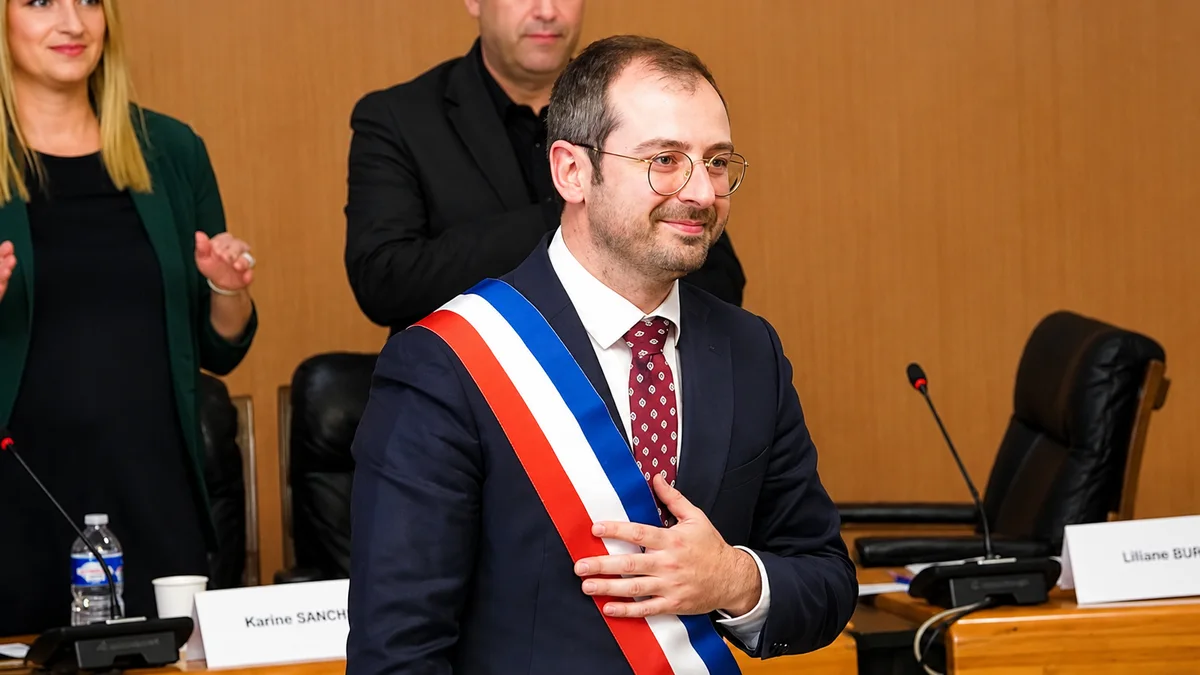 Agde - Le maire Aurélien Lopez-Liguori instaure des permanences mensuelles pour rencontrer les habitants #agde