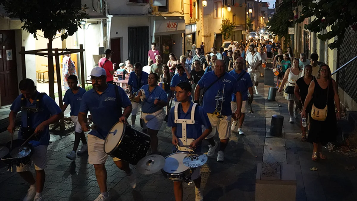 Agde - La retraite aux flambeaux a lancé les festivités de la Fête nationale #agde