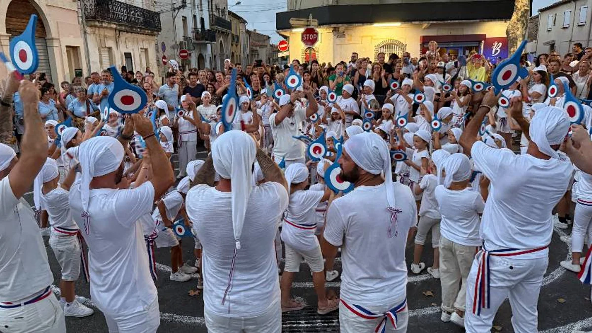 Bessan - Marée humaine des soufflets, rois d'un soir d'une fête nationale sans feu d'artifice #bessan
