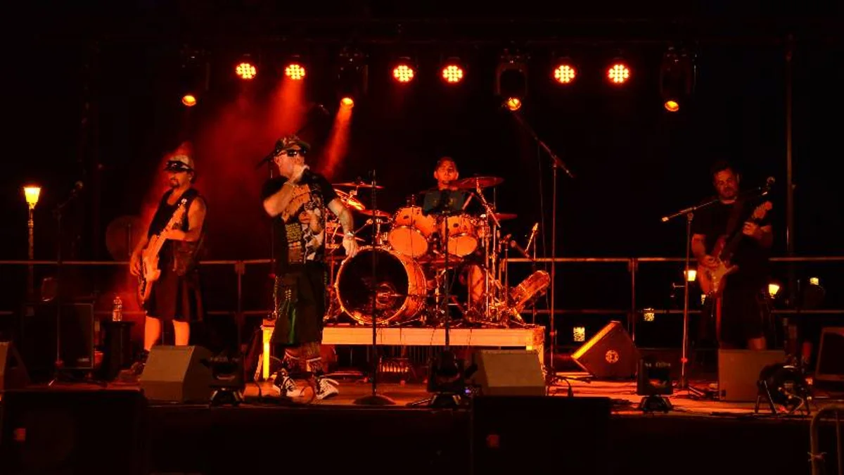 Agde - La place Jean Jaurès au rythme du rock alternatif #agde