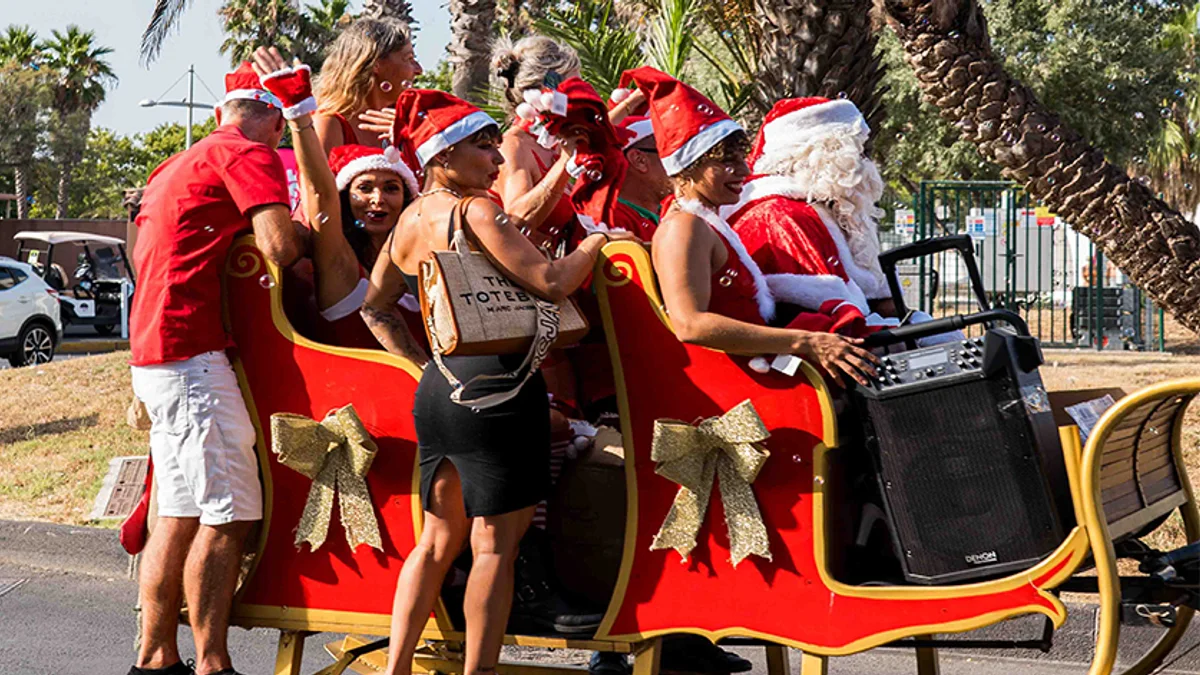 Cap d'Agde - Noël en plein été : le Village Naturiste a célébré sa traditionnelle fête estivale #capdagde