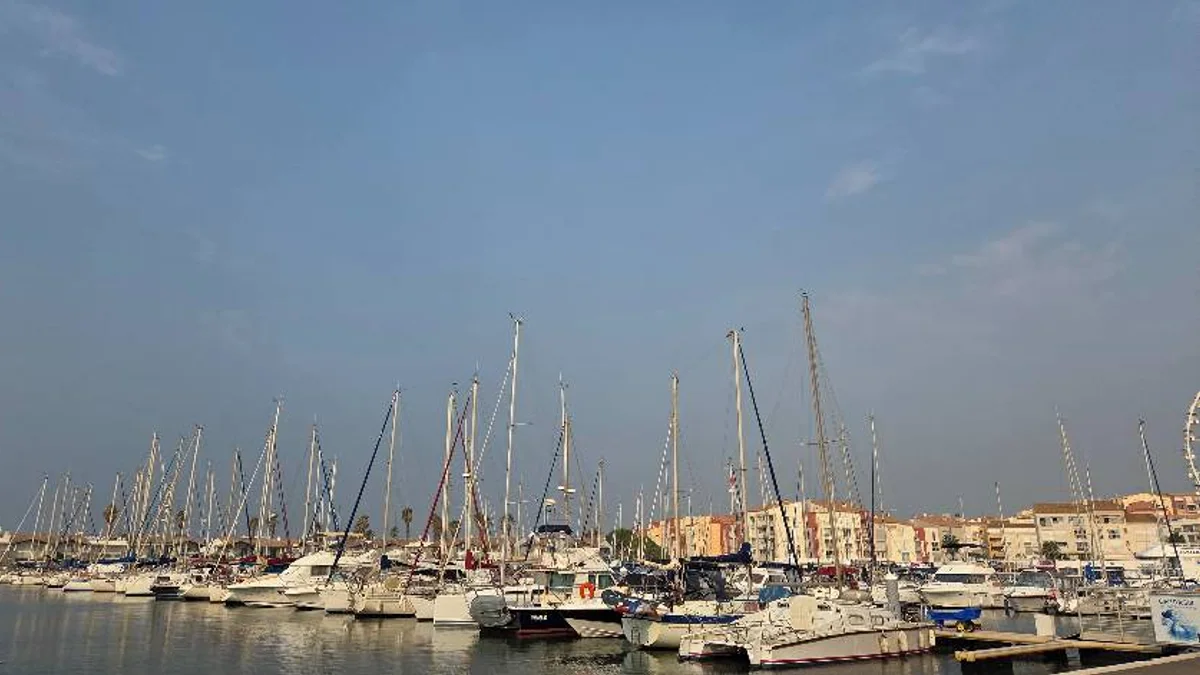 Cap d'Agde - Une odeur de fumée perceptible, conséquence des gigantesques incendies en Gironde #capdagde