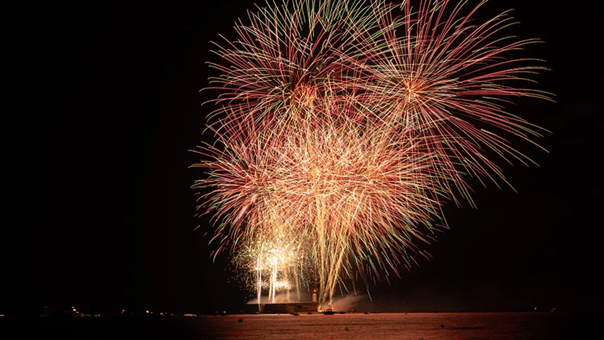 Cap d'Agde - Le Fort de Brescou s'embrase : un spectacle pyrotechnique qui a fait vibrer le Cap d'Agde #capdagde