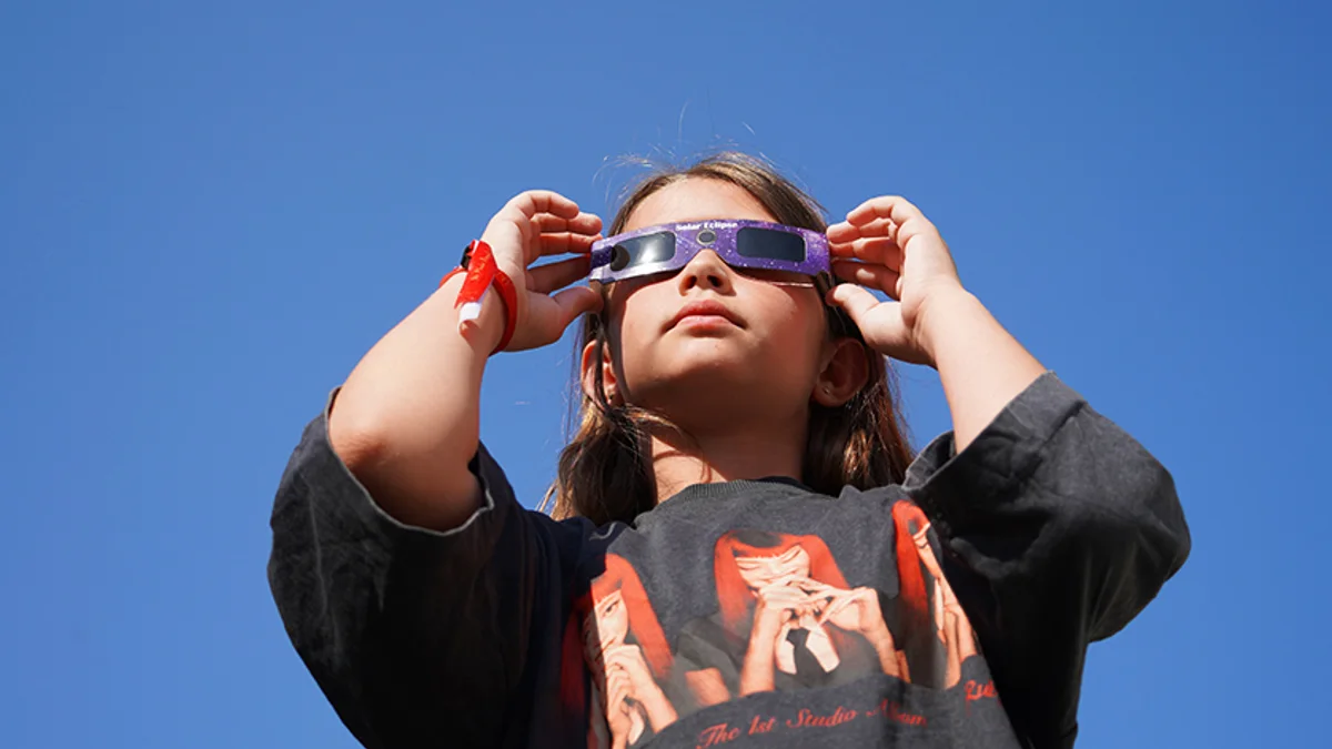 Agde - Une éclipse solaire exceptionnelle visible mercredi 12 août, mais attention aux yeux #agde