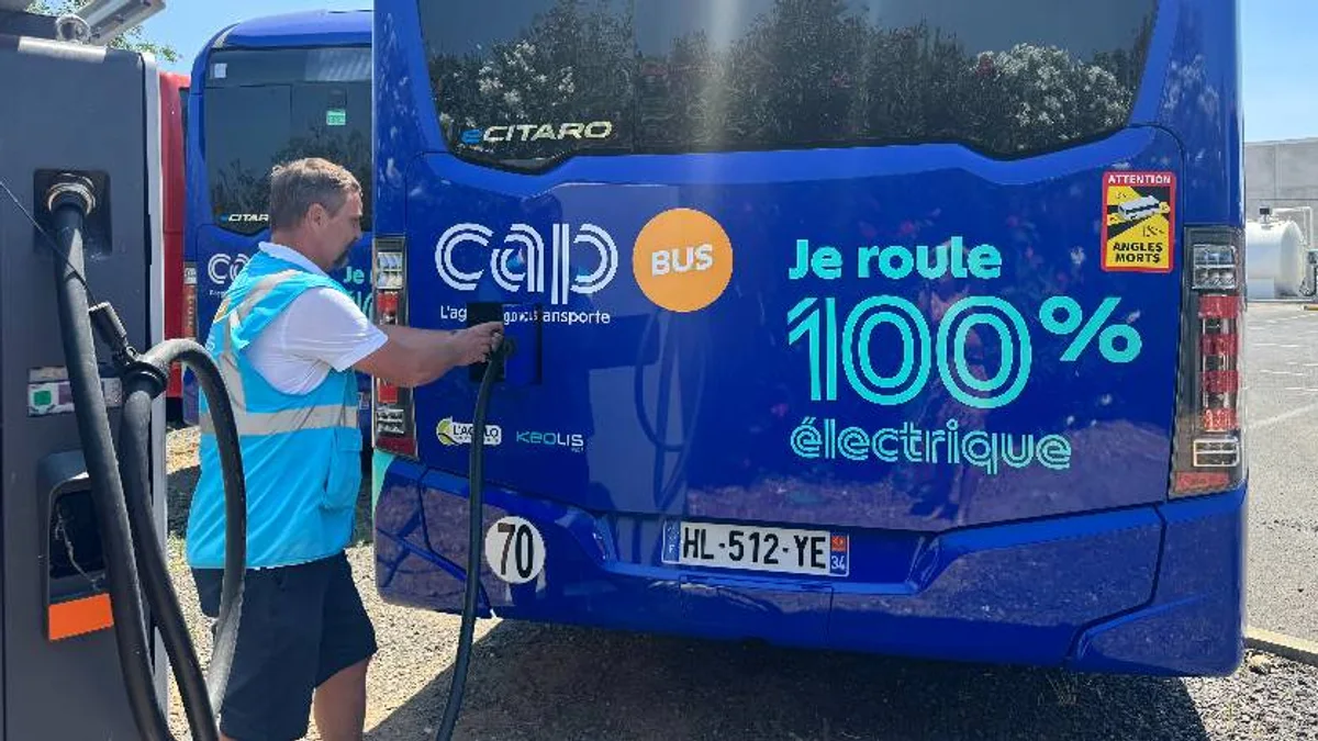 Agglo Hérault Méditerranée - Cap d'Agde : deux bus 100 % électriques rejoignent le réseau Cap'Bus #aggloheraultmediterranee