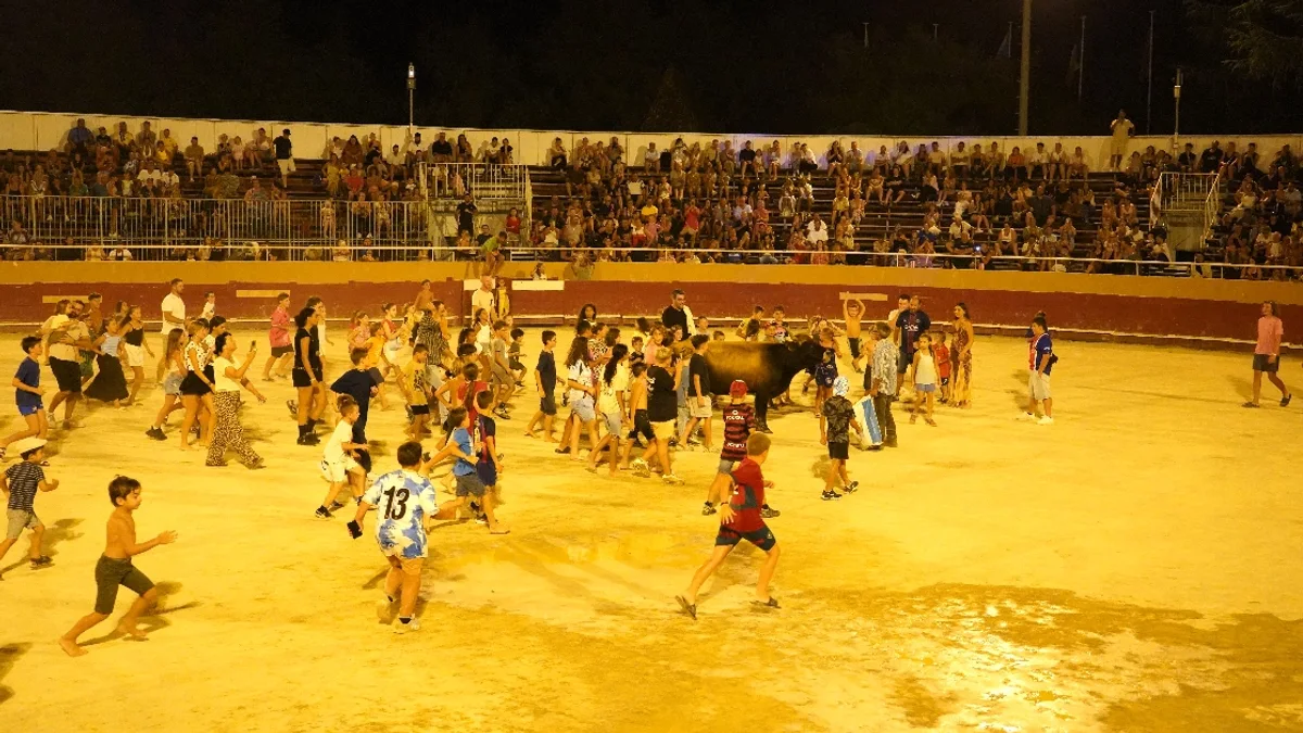 Cap d'Agde - Ambiance familiale, humour et bonne humeur au Toro Piscine des Arènes du Cap d'Agde ! #capdagde