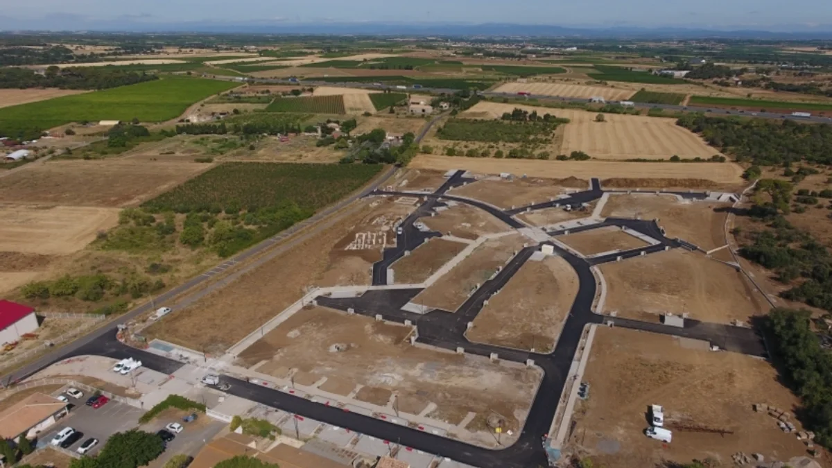 Bessan - Le quartier Terra Magma se dessine autour du centre de loisirs et de la crèche #bessan