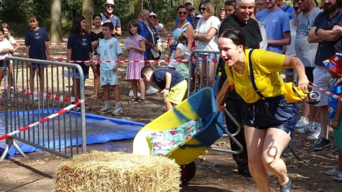 Bessan - Aux Peupliers, retour sur la course délirante des brouettes qui a marqué la fin de la fête #bessan