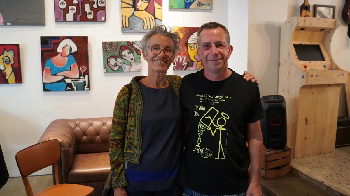 Grau d'Agde - L'artiste Dominique Michel expose ses œuvres au bar Le Kilt #graudagde