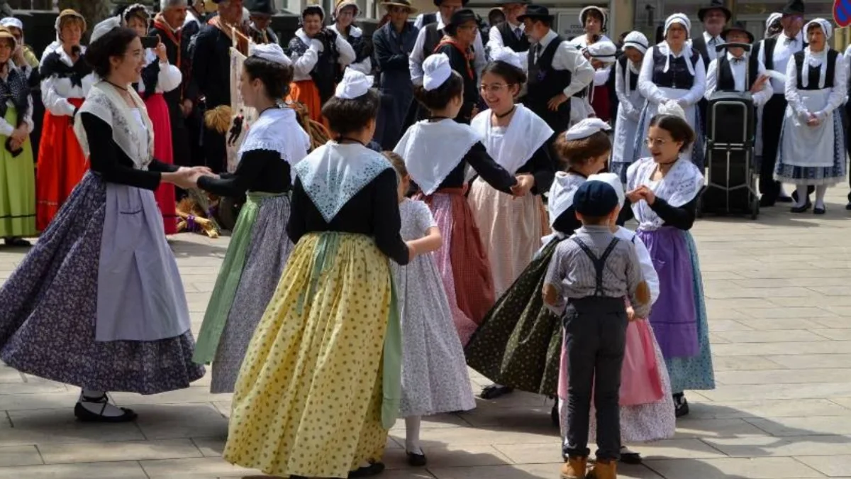 Agde - Le programme de la Fête du Vin Nouveau et du Costume Traditionnel des 17 et 18 octobre #agde