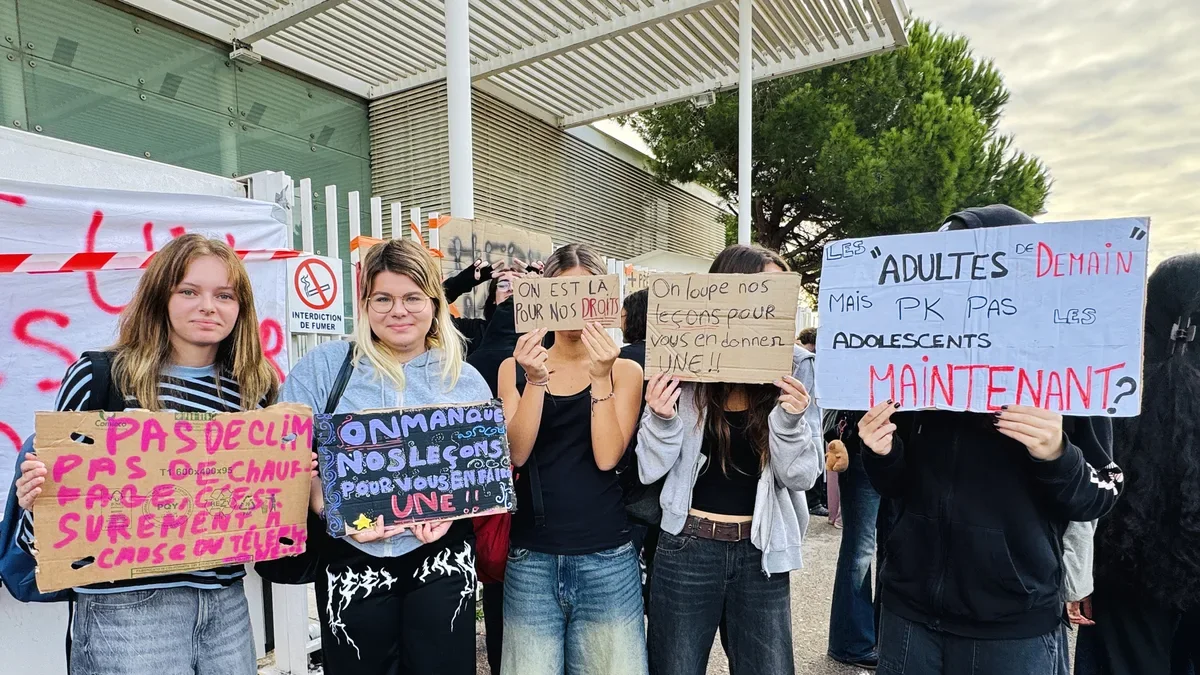 Cantine, emplois du temps, professeurs absents : les lycéens d'Agde poursuivent le blocus